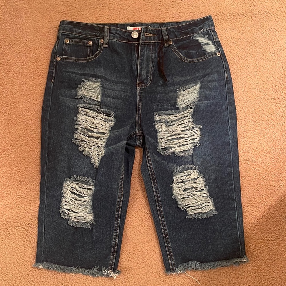 DISTRESSED BERMUDA SHORTS